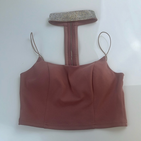 Entry Crop Top with Studded Neck Detail N100-25 - Picture 1 of 5